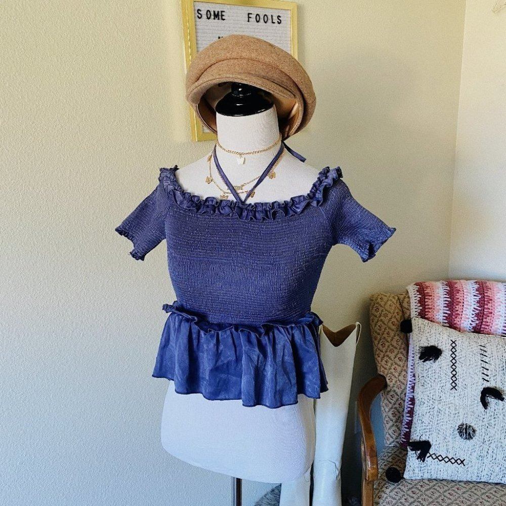 boutique smocked ruffle hem blouse Storia Size Small
